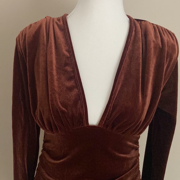 SHEIN dress in a size 4 is a rust color in excellent condition - Picture 2 of 5